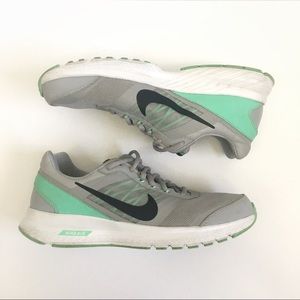 Nike Air Relentless 5 running shoe Gray women’s 10